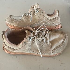 Altra Women's Sneakers in Beige and Peach